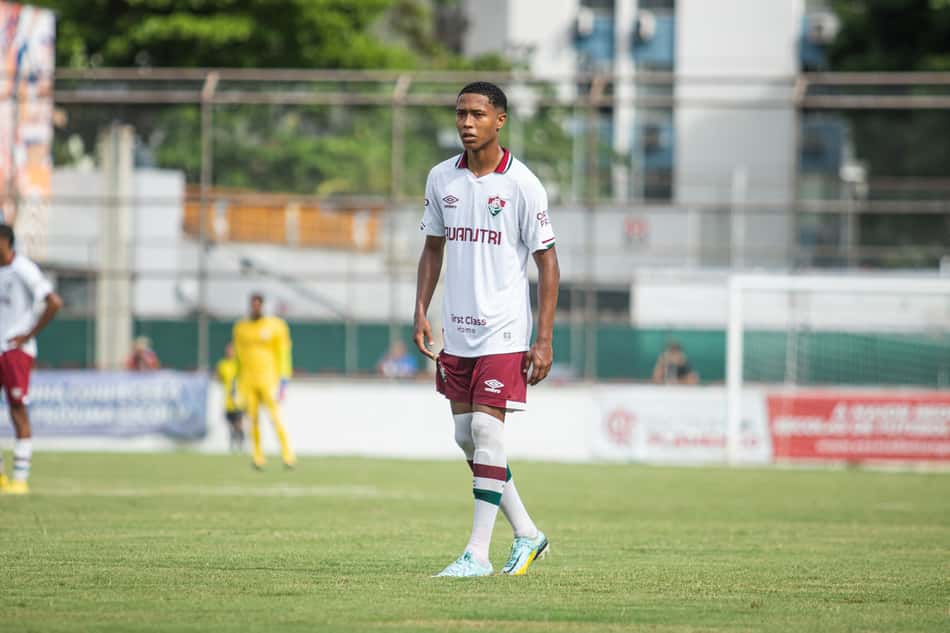 Jogador do Fluminense diz que vai 'desistir do futebol' após lesão, mas volta atrás e apaga postagem