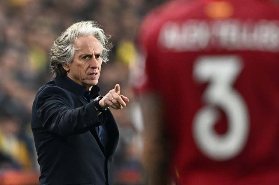 Fenerbahçe de Jorge Jesus vence Sevilla, mas é eliminado da Liga Europa