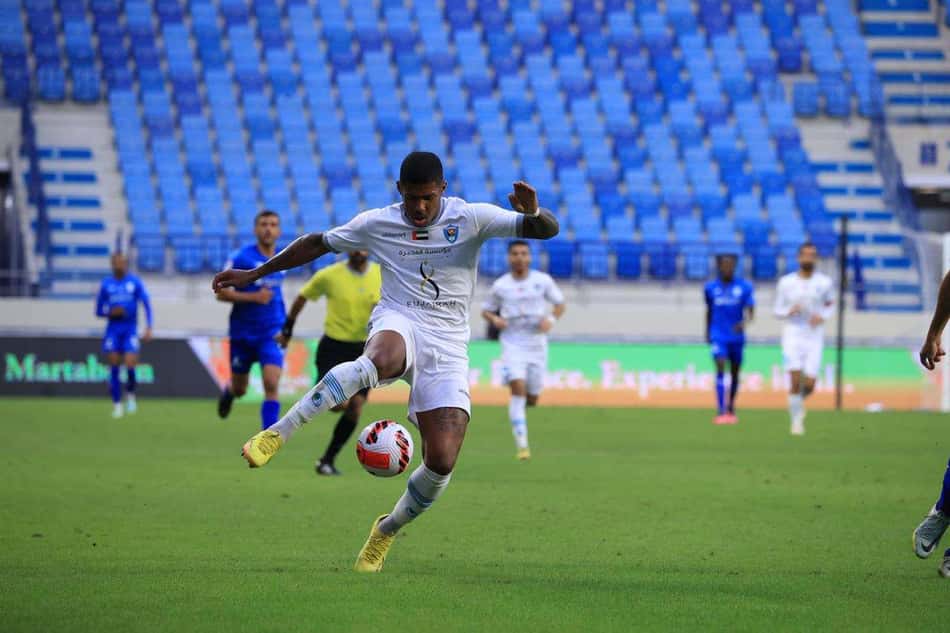 Brasileiro marca e ajuda sua equipe a conquistar vitória na elite dos Emirados Árabes