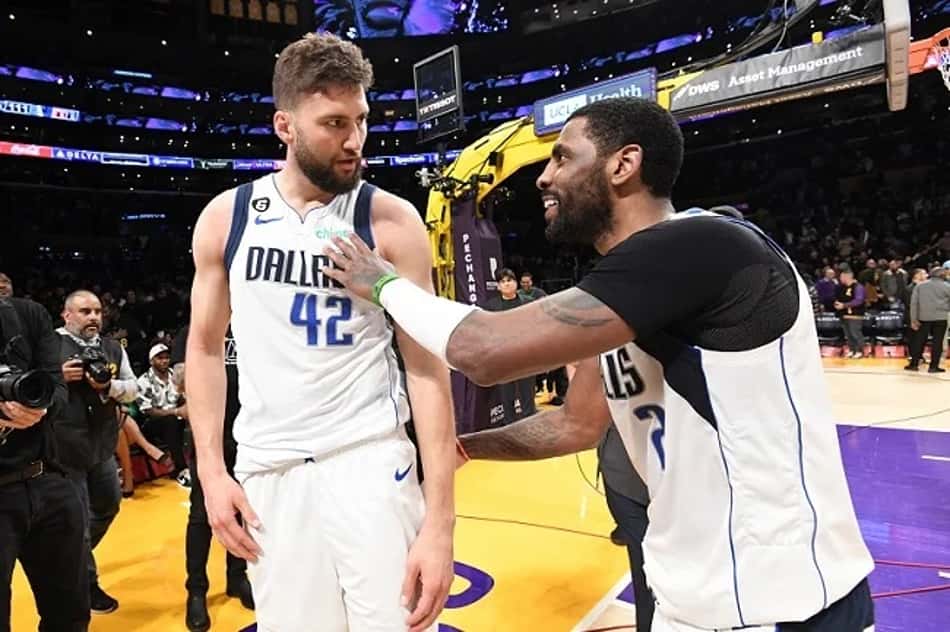 Kyrie Irving brilha e Mavericks vence Lakers no último segundo
