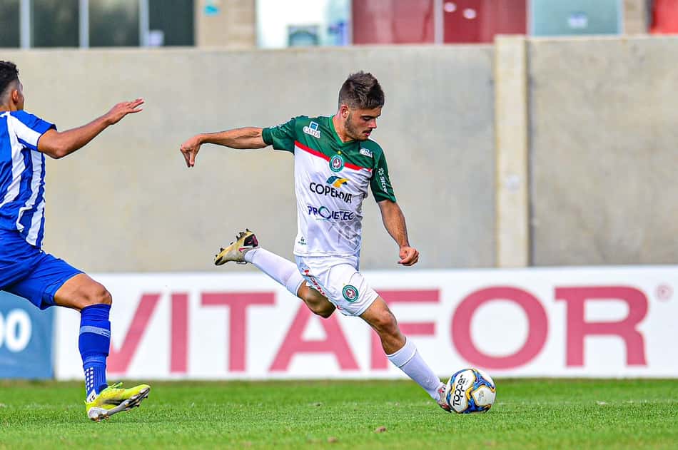 Torcedor declarado, lateral-esquerdo do Concórdia mostra orgulho em atuar no clube: 'Sentimento único'