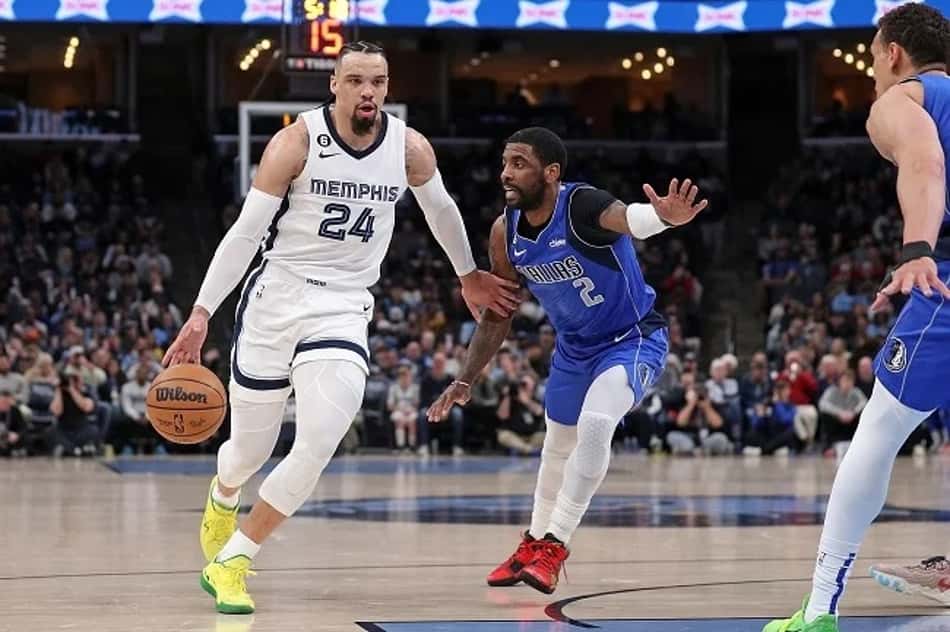 Kyrie Irving não pega camisa de Dillon Brooks: "Pego da próxima vez"