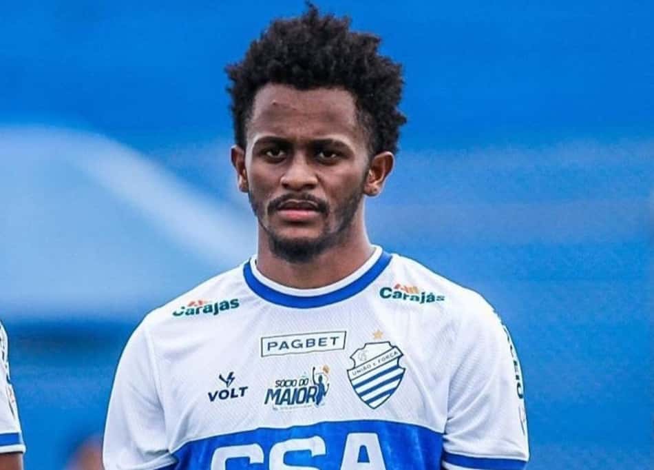 Dedé celebra primeiro gol pelo time profissional do CSA: 'Vou lembrar para sempre'