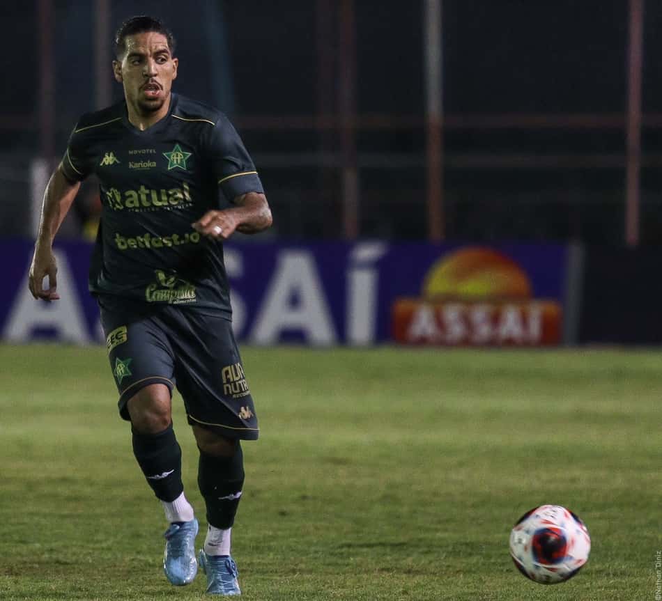 Ex-Botafogo, lateral da Portuguesa projeta semifinal da Taça Rio: 'Não podemos dar bobeira'
