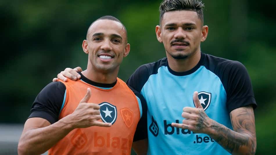 Botafogo consegue efeito suspensivo para Tiquinho e Marçal jogarem na semifinal da Taça Rio