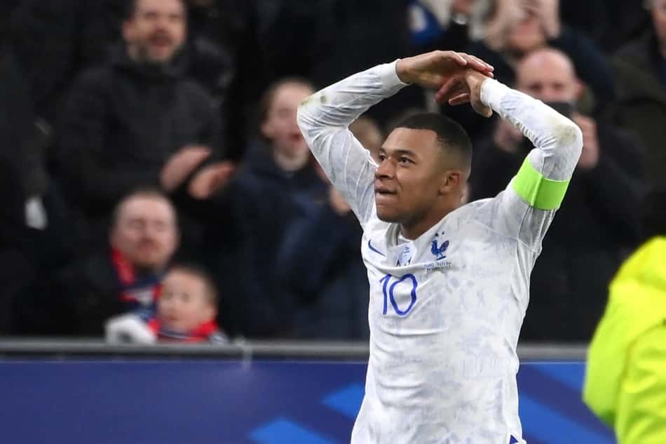Com dois gols na vitória sobre a Holanda, Mbappé vira o quinto maior artilheiro da França