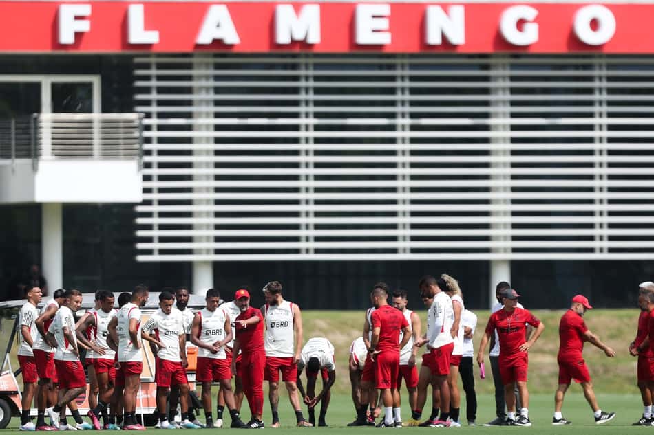 Com novidade na delegação, Flamengo embarca para Quito de olho na estreia da Libertadores