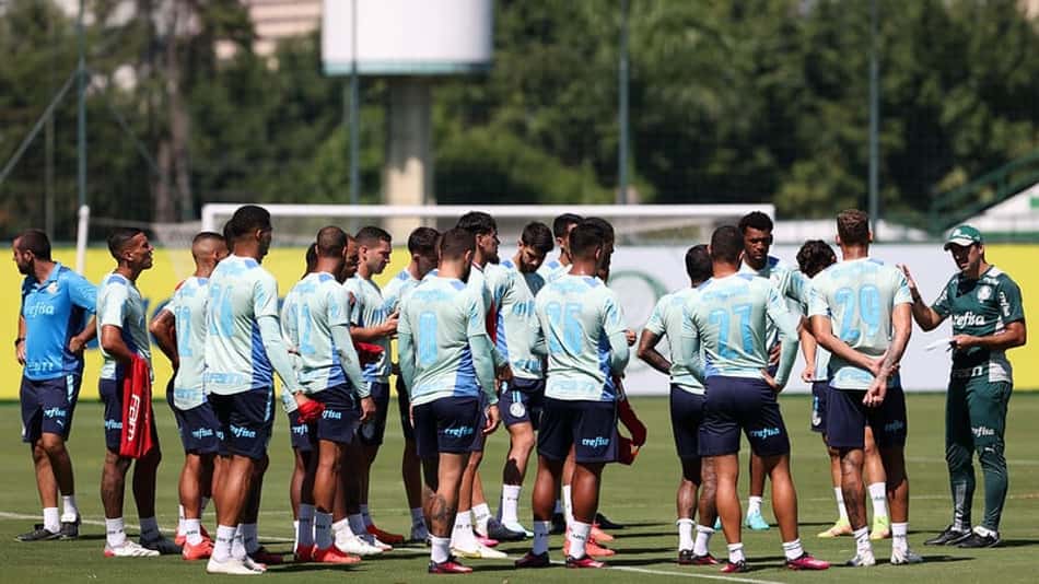 Maratona de jogos em abril deve abrir espaços no elenco do Palmeiras