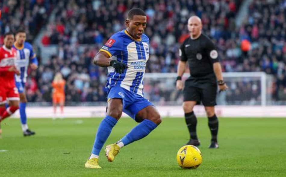 Pervis Estupiñán pelo Brighton (Foto: Divulgação/Brighton &amp; Hove Albion)