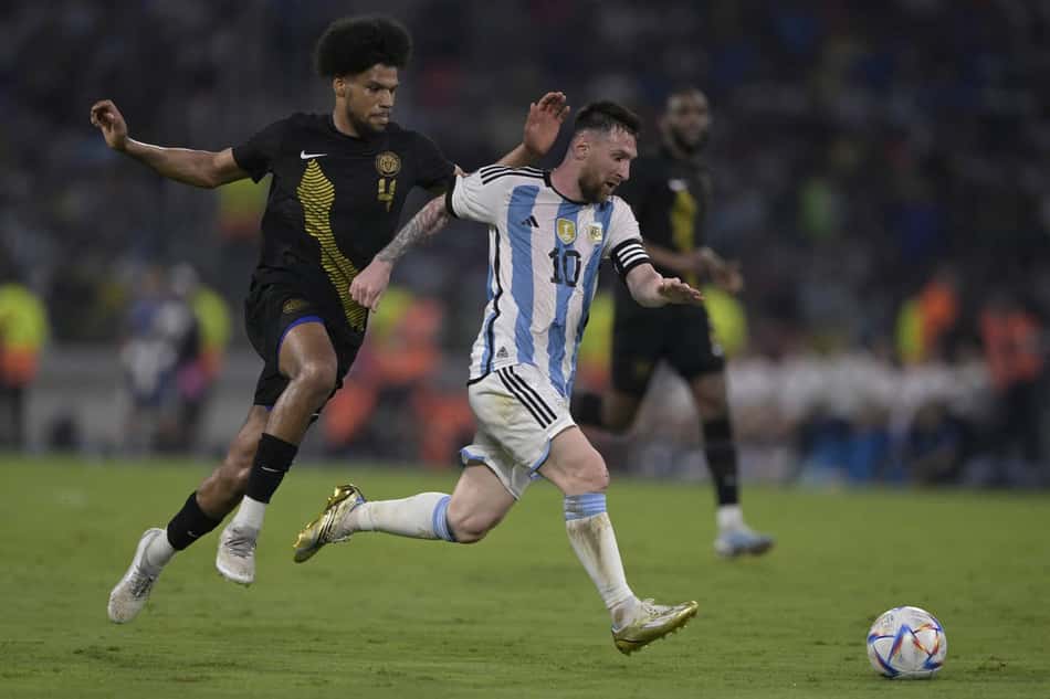 Messi faz história, dá show e Argentina goleia Curaçao em amistoso