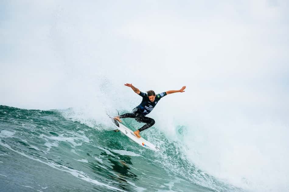 Quem é João Chianca, surfista que sofreu acidente no Havaí