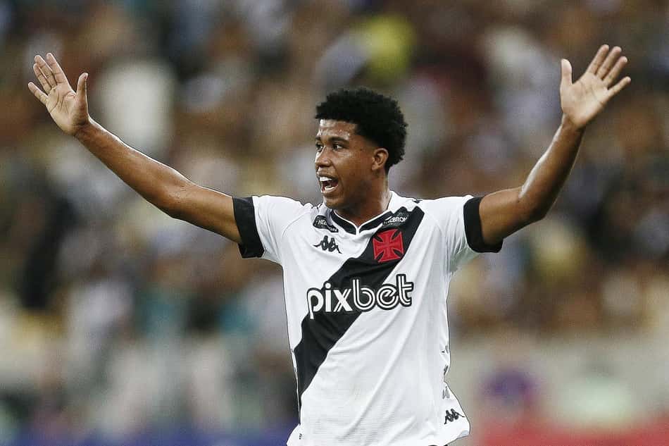 Andrey Santos recebe o terceiro cartão amarelo e não joga mais pelo Vasco