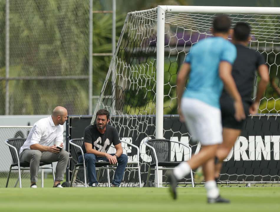 Corinthians não pensa em nomes estrangeiros para dirigir o clube