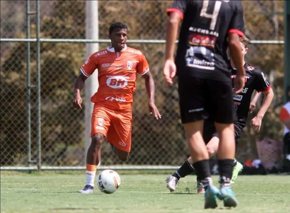 Corinthians encaminha contratação de lateral-esquerdo para o Sub-20