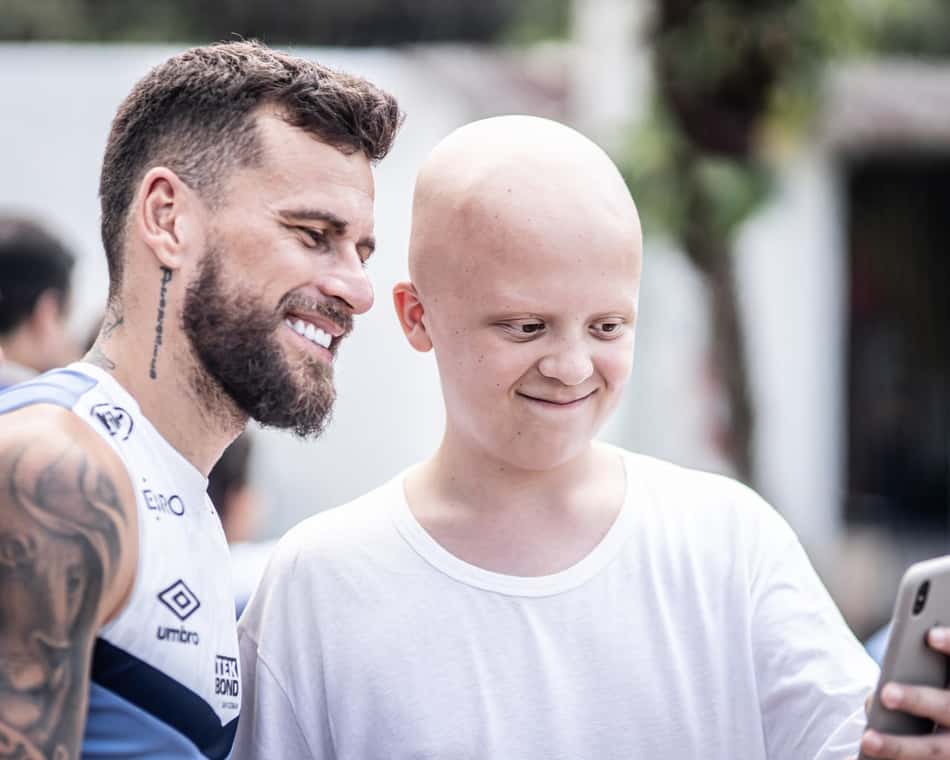 Santos promove homenagem ao Dia Mundial de Conscientização do Autismo: 'Emocionante', diz Lucas Lima