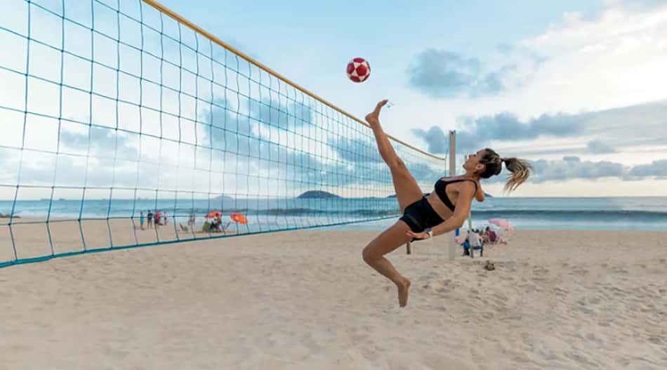 Praia da Barra recebe maior torneio de futevôlei feminino do Brasil