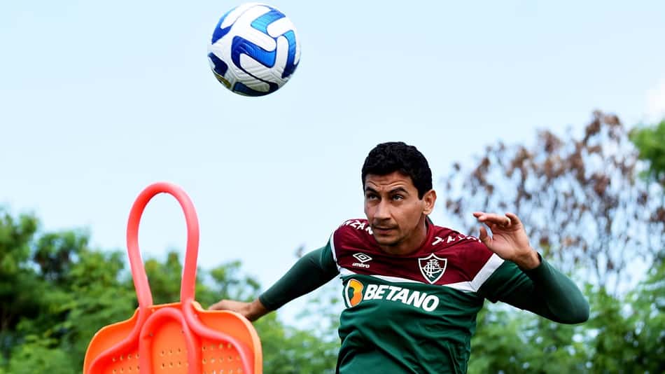 Fluminense faz último treino antes de viagem para estreia na Libertadores; veja a programação