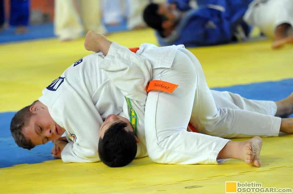 Atleta com síndrome de down representa o Brasil em competição internacional de judô inclusivo
