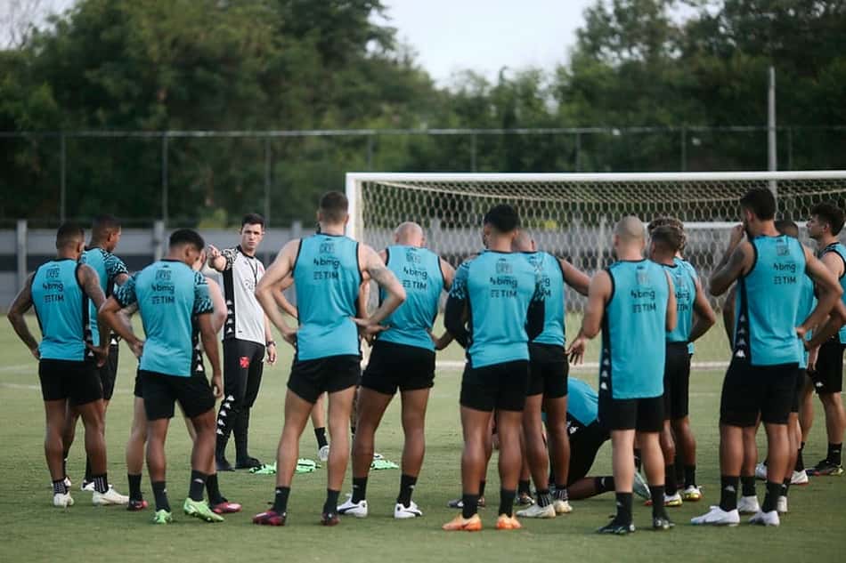 Vasco divulga programação da semana com jogo-treino na segunda e viagem na sexta