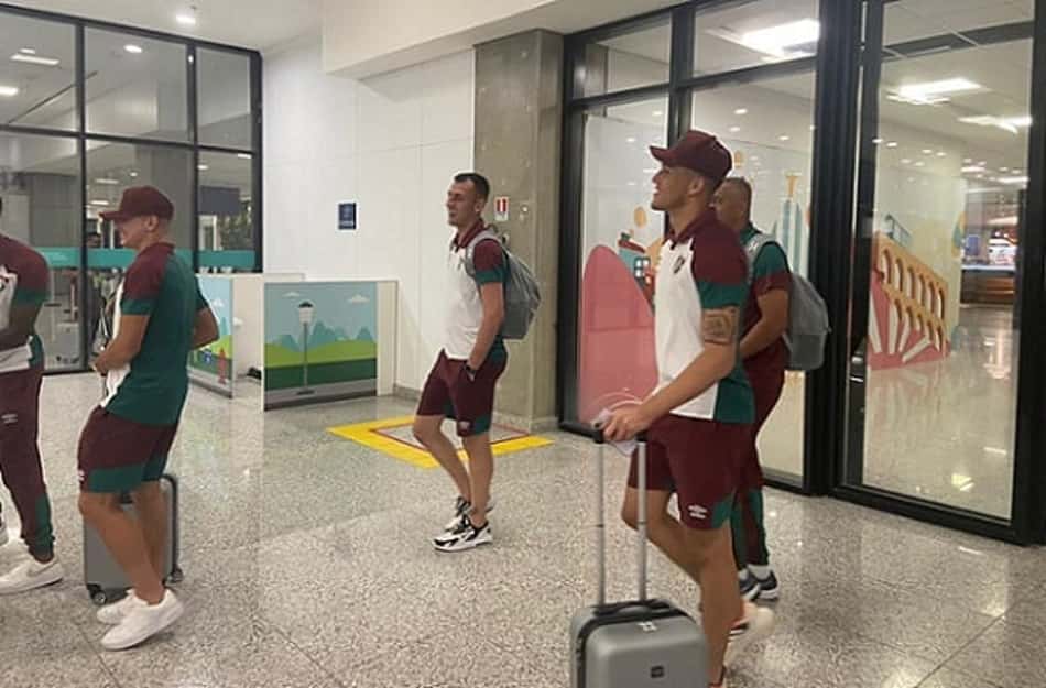 Elenco do Fluminense embarca para estreia na Libertadores; veja os relacionados