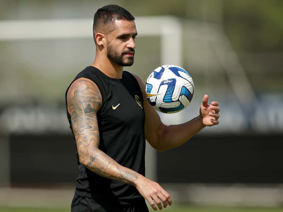Com Renato Augusto e disputa interna, Corinthians faz penúltimo treino antes da estreia na Libertadores