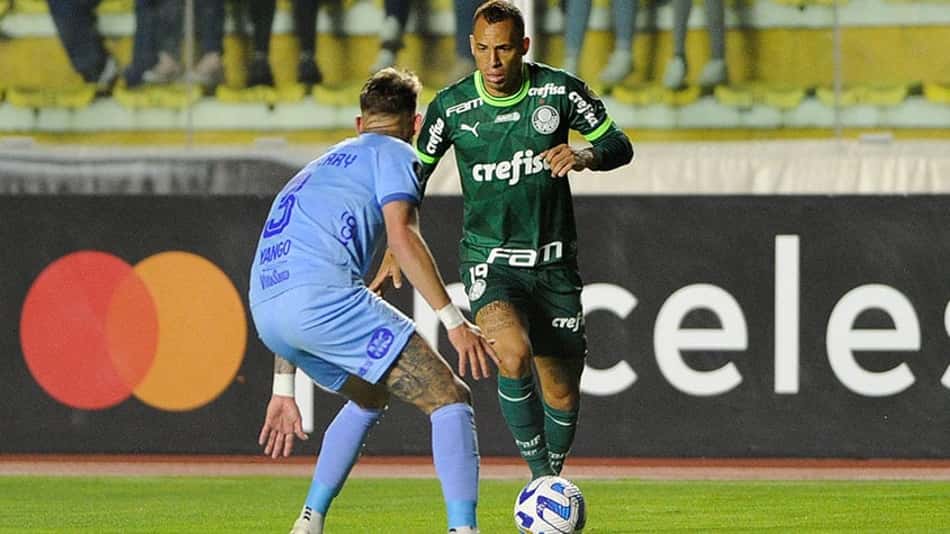 Em jogo de duas expulsões, Palmeiras perde de virada para o Bolívar na Libertadores