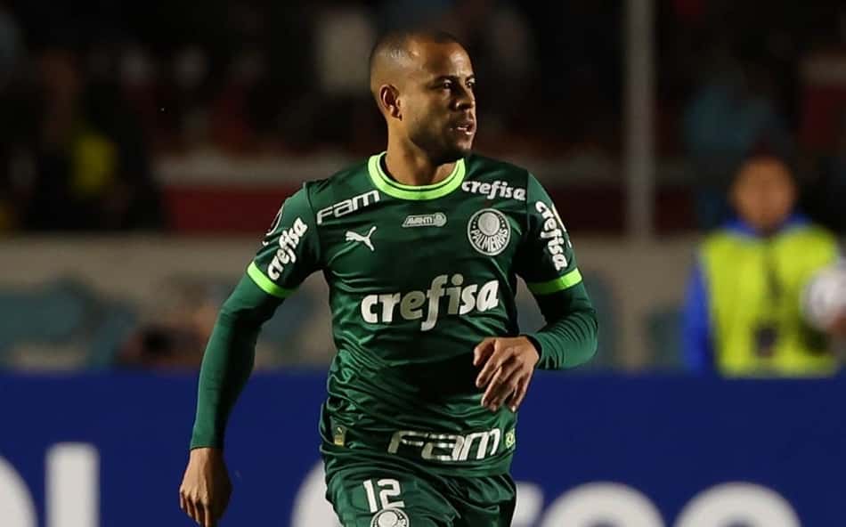 Mayke deixa o estádio mancando e pode virar mais um desfalque para o Palmeiras