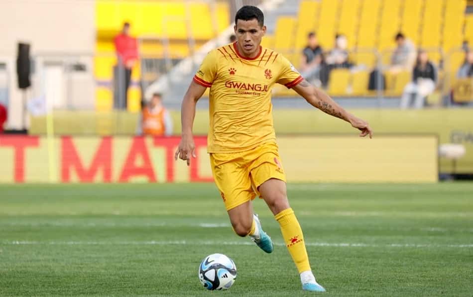 Campeão da 2ª divisão da Coréia do Sul em 2022, atacante relata diferenças para atuar na elite do futebol do país