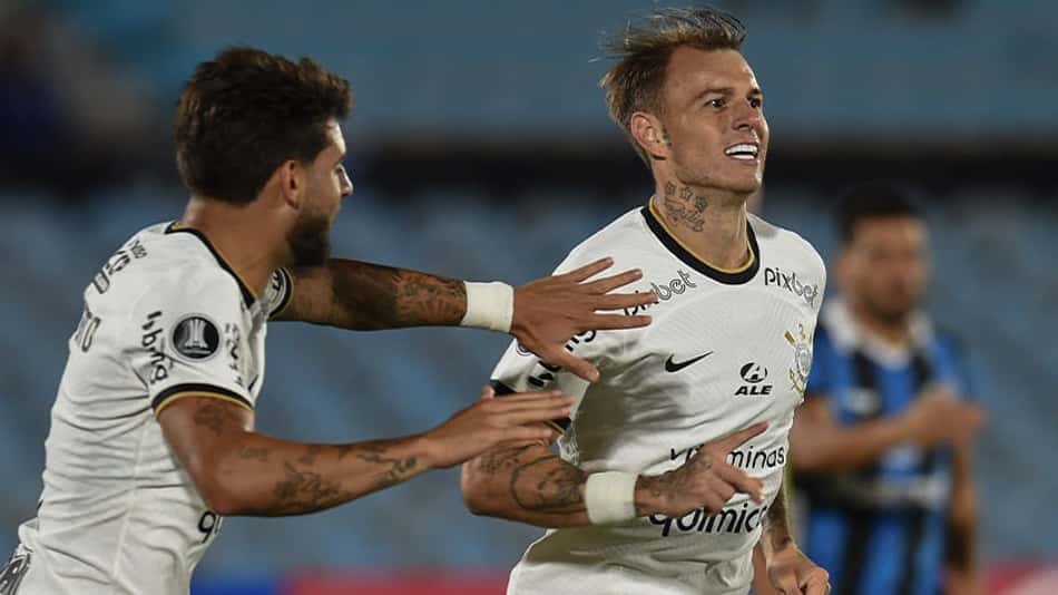 Corinthians perde Renato Augusto, mas com dois de Róger Guedes vence o Liverpool na estreia pela Libertadores