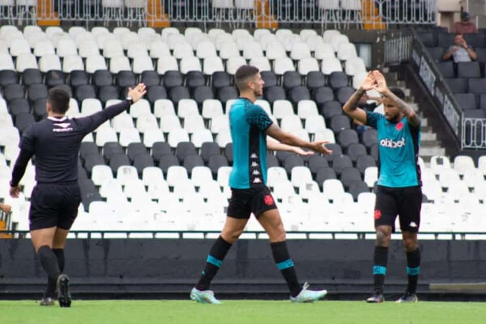 Vasco vence o jogo-treino contra o Resende em São Januário