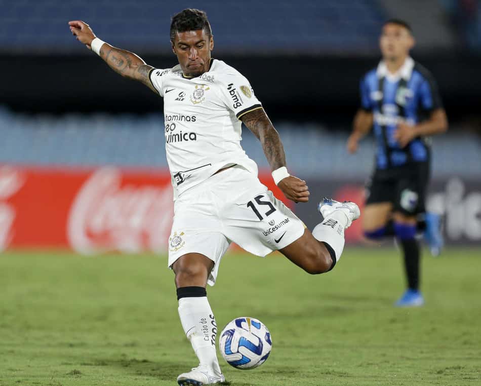 VÍDEO: discurso de Paulinho marca vestiário do Corinthians na estreia do clube pela Libertadores