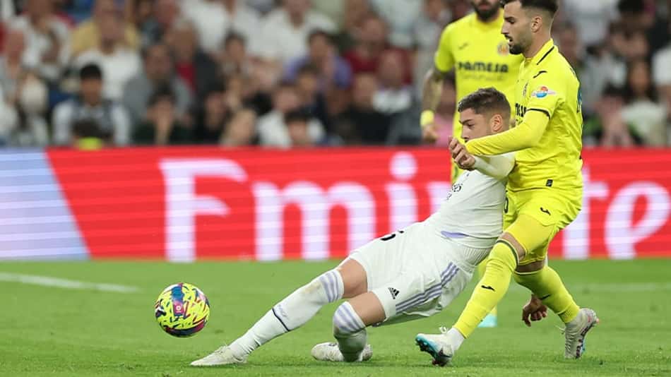 Jogador do Villarreal agredido por Valverde é flagrado com rosto inchado