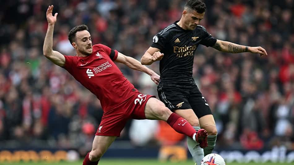 Em jogo emocionante, Arsenal e Liverpool ficam no empate em dia inspirado para os brasileiros