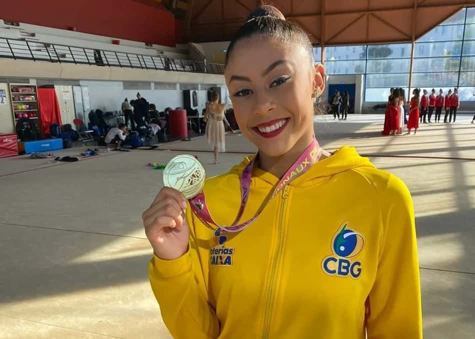Histórico! Bárbara Domingos conquista ouro em Grand Prix de ginástica rítmica na França