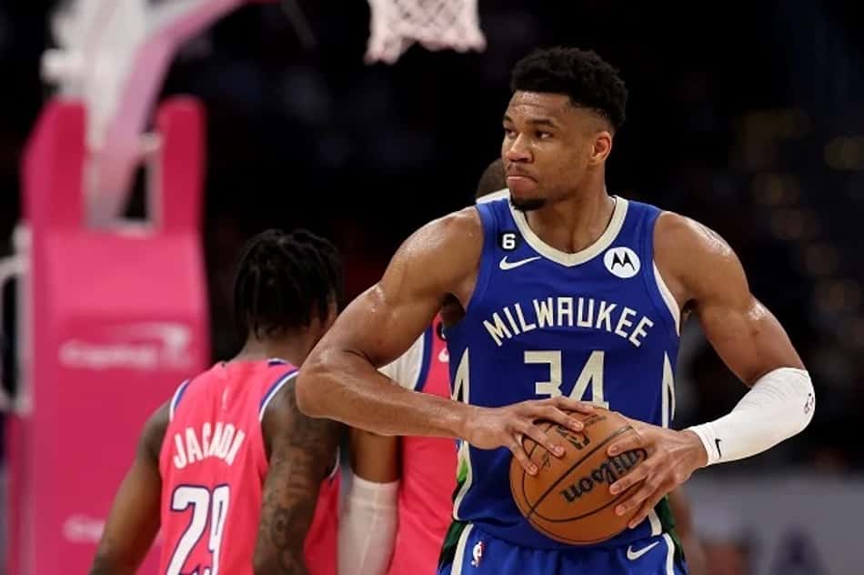 Problema para o Bucks: Giannis Antetokounmpo sofre contusão nas costas