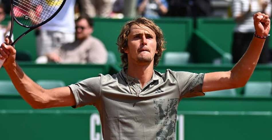Zverev leva tombo, dá susto, mas avança em Monte Carlo