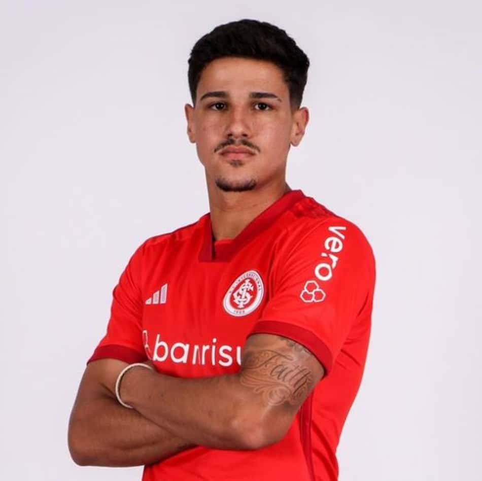 Internacional anuncia o meio-campo Rômulo, ex-Athletic