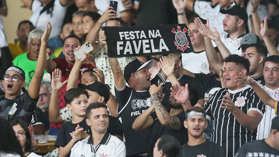 Mesmo com ingressos, torcedores do Corinthians são impedidos de acompanhar partida contra o Remo