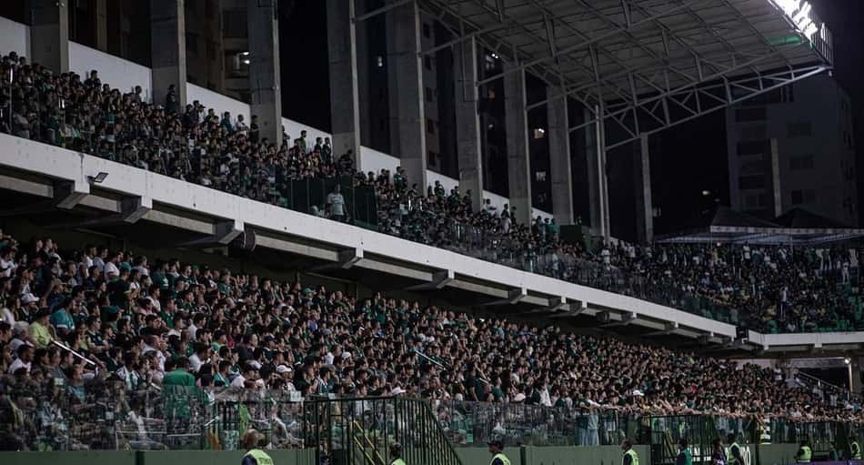 Rivais na estreia, Athletico e Goiás se destacam com inovações tecnológicas em seus estádios