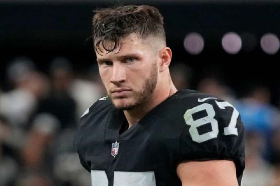 Foster Moreau, da NFL, está otimista sobre o diagnóstico do linfoma de Hodgkin: 'sou capaz de passar por isso'