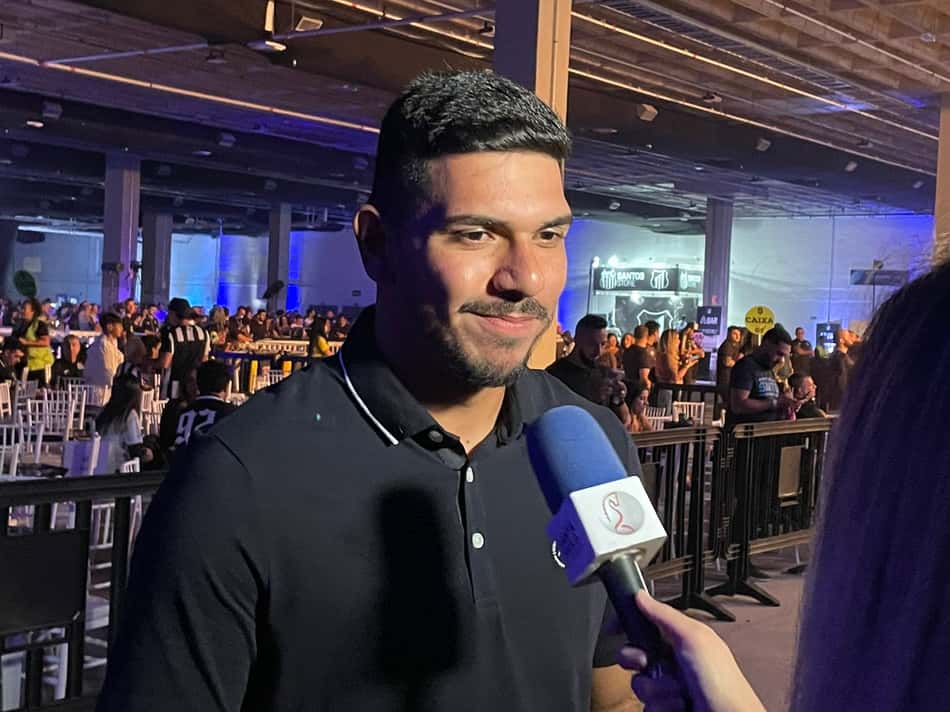 João Paulo, do Santos, valoriza sequência de vitórias sem sofrer gols: 'Dá mais confiança para o grupo'