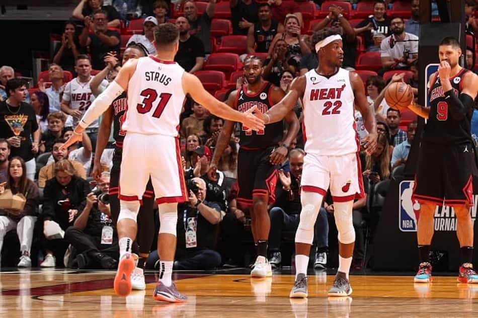 Jimmy Butler e Max Strus comandam, Heat elimina Bulls e está nos playoffs