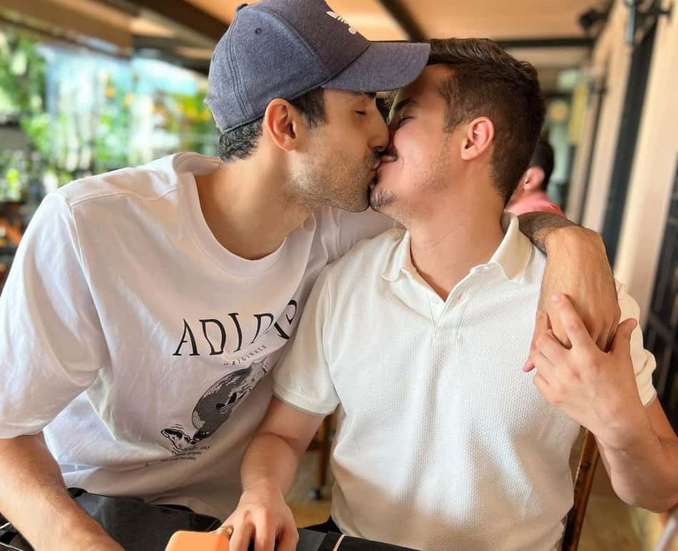 Fenômeno da internet nas Olimpíadas, Douglas Souza anuncia noivado: 'Te amo infinito'