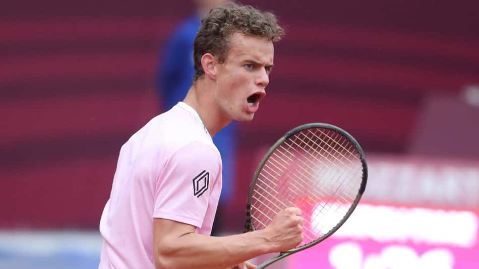 Jovem francês vira sobre Wawrinka e desafia Djokovic na Bósnia