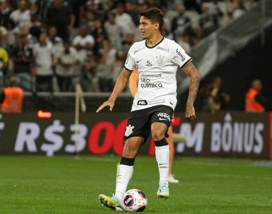 Quem é Caetano? Zagueiro será titular contra o Santos e vai disputar primeiro clássico pelo Corinthians