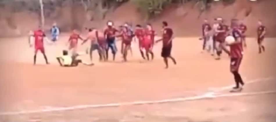 Árbitro esfaqueia jogador durante partida em cidade de Minas Gerais