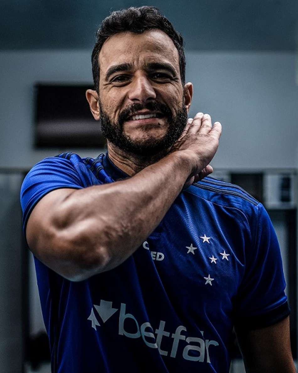 Henrique Dourado retorna ao Cruzeiro e promete à torcida: 'Não vai faltar empenho e gols'