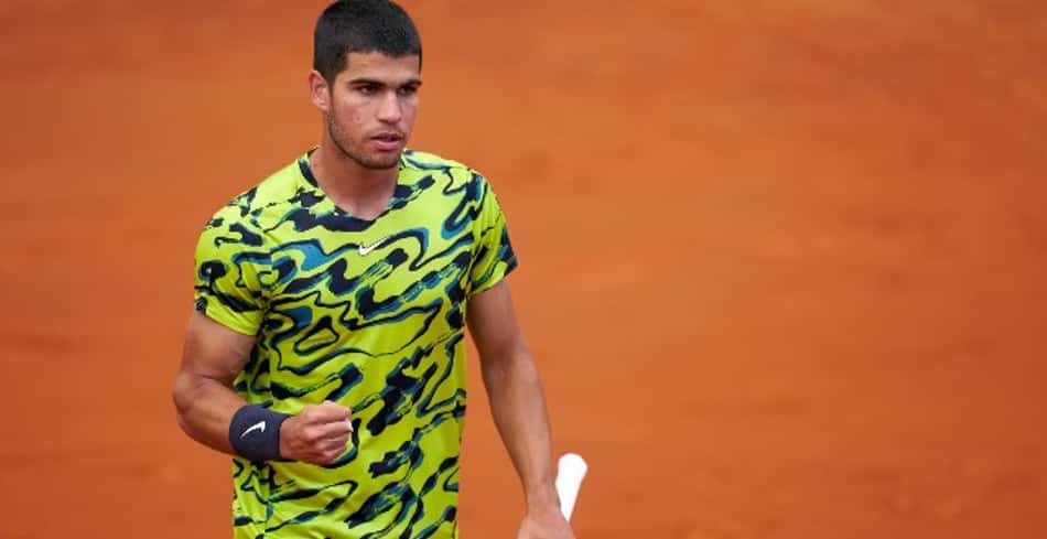 Alcaraz vai às quartas no ATP de Barcelona