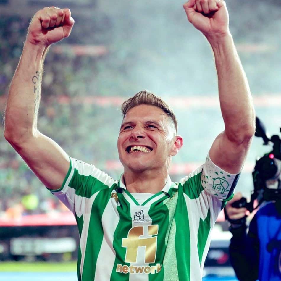 Ídolo do futebol espanhol anuncia aposentadoria ao fim da temporada