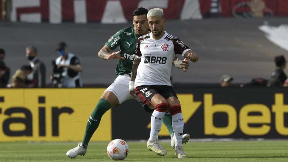 Estrangeiros no futebol brasileiro superam R$ 1,4 bilhão em valor de mercado; veja destaques